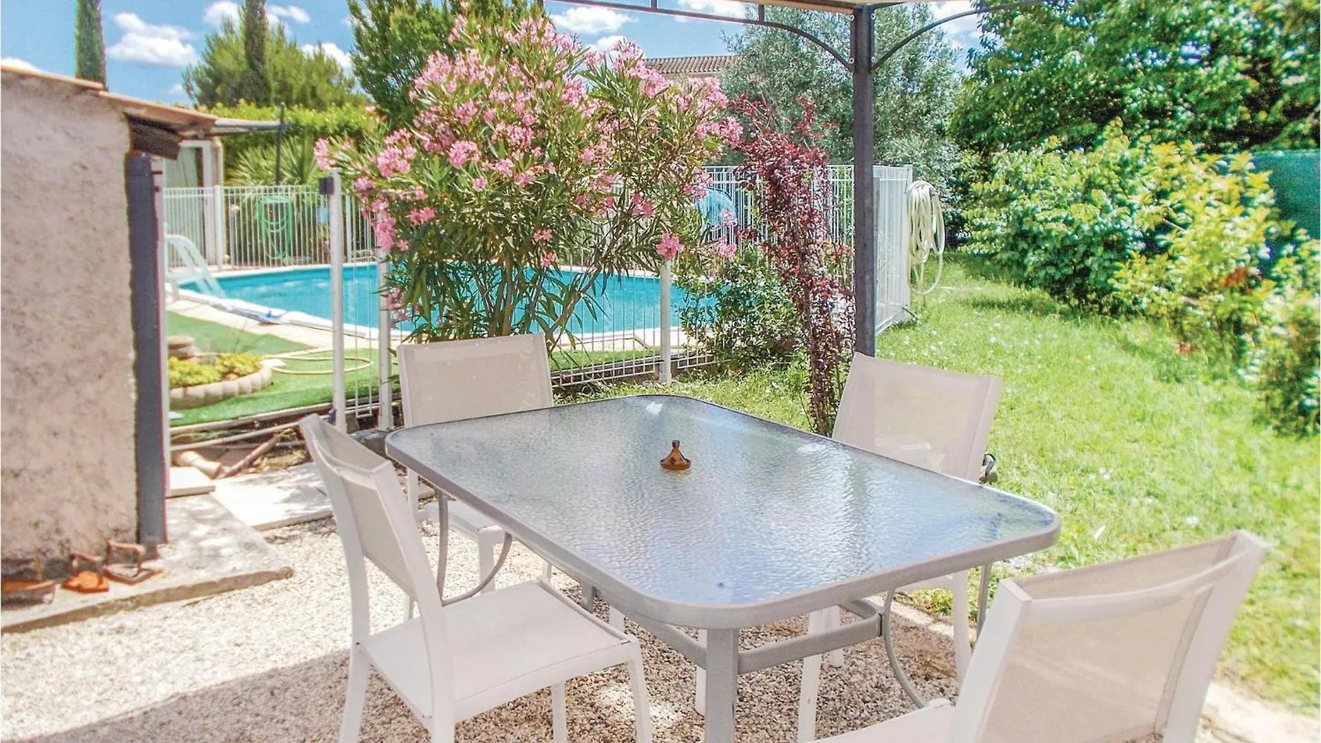 Stunning Home In Aubignan With Kitchenette Holiday home